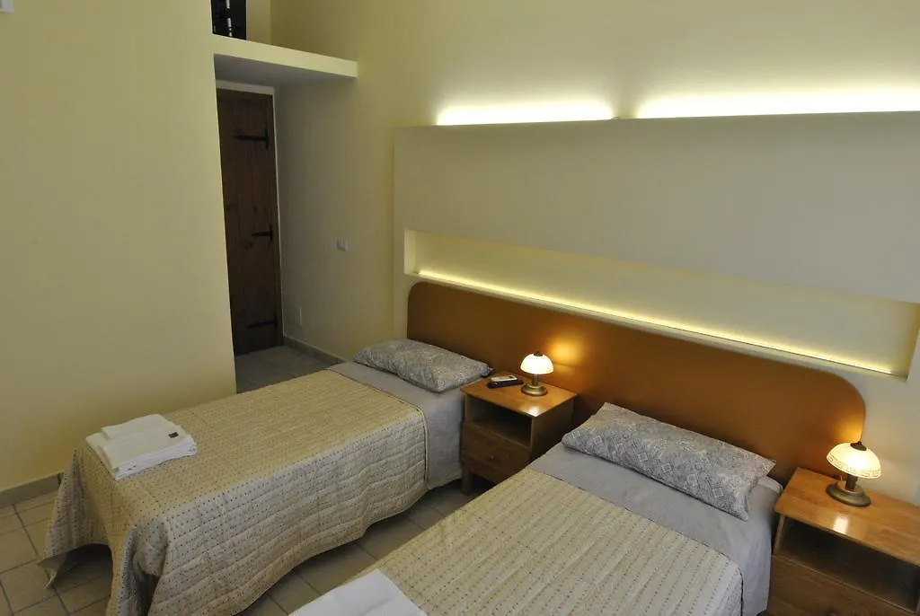 Roma Tourist House Hotel